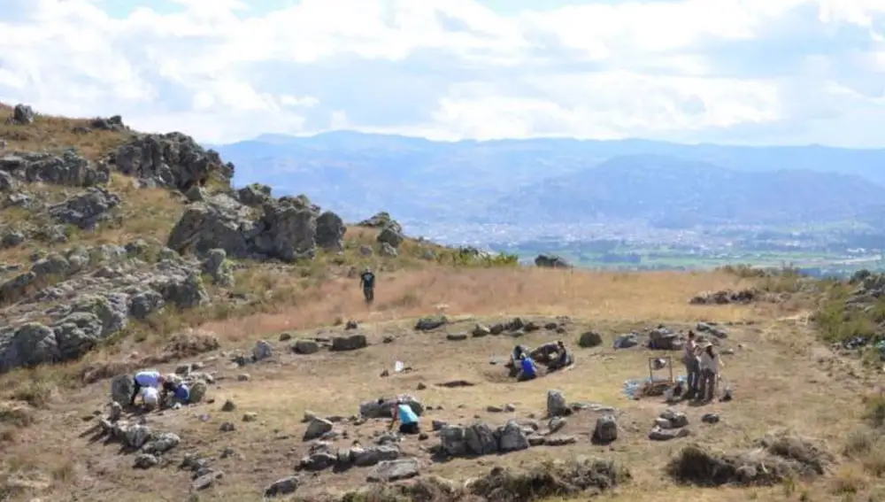 Una plaza megalítica circular de 4.750 años descubierta en Perú
