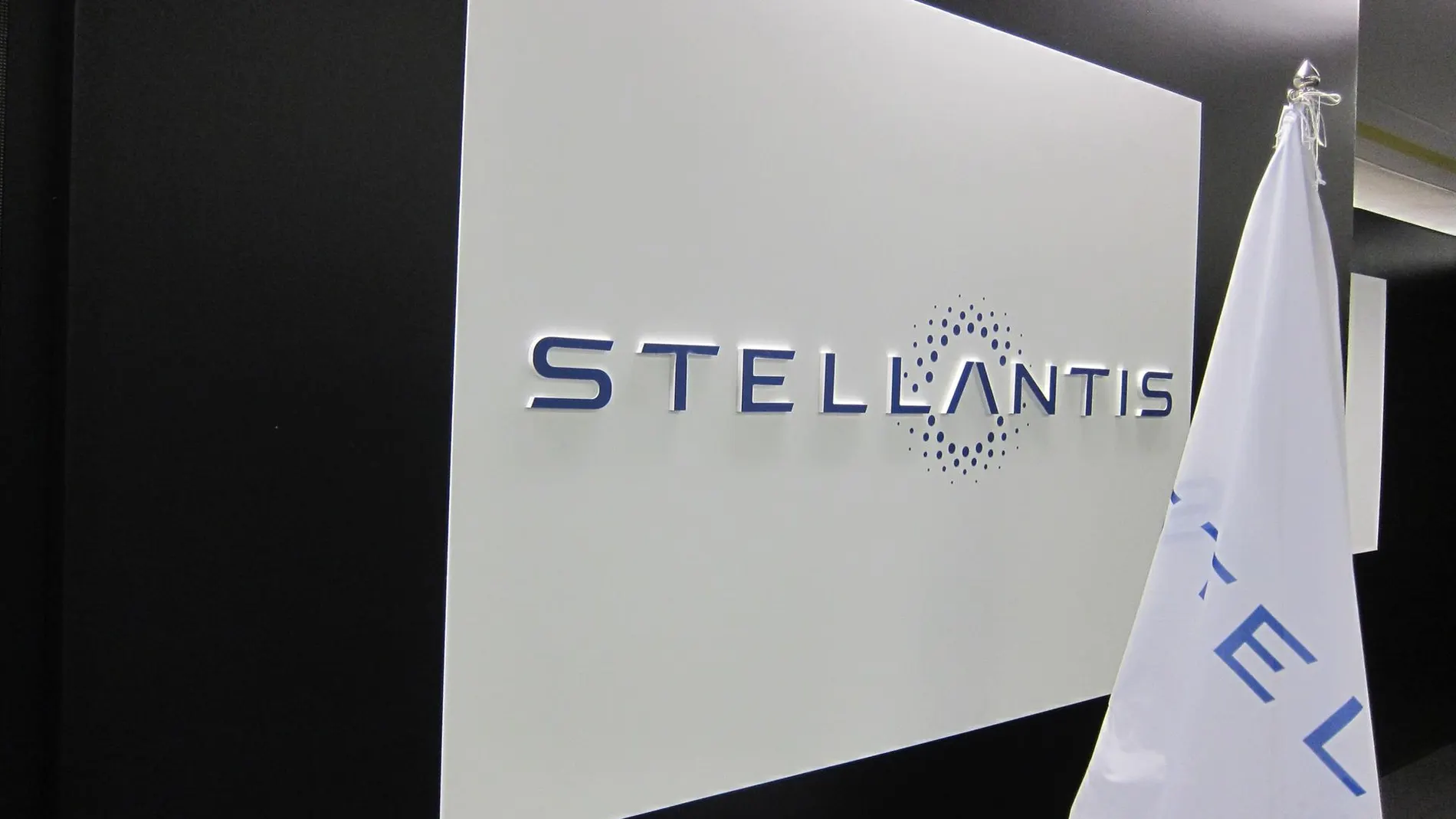 Economía/Motor.- (AMP) Stellantis logra beneficio récord de 18.625 millones en 2023 y dará 1.900 millones a empleados