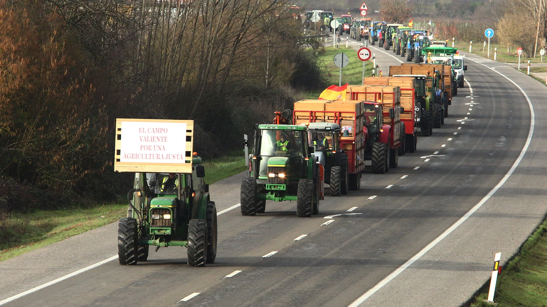 Tractorada convocada por el sector agroalimentario del Bierzo