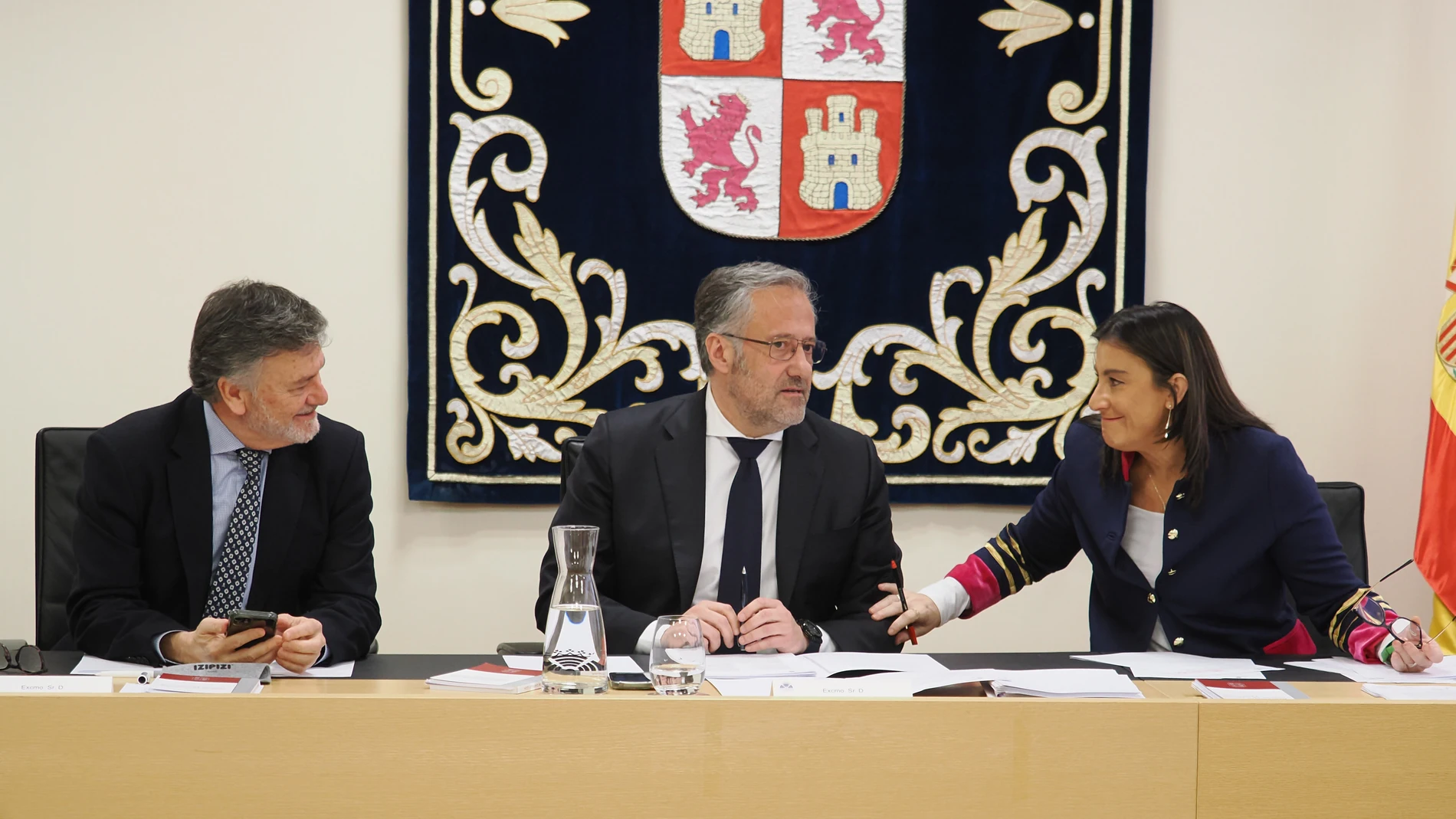 El presidente Carlos Pollán y los vicepresidentes Francisco Vázquez y Ana Sánchez antes de participar en la reunión