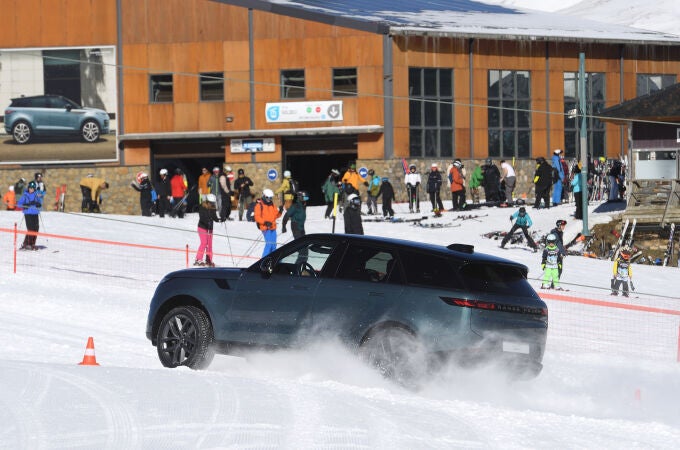 La electrónica de Range Rover domina a las dificultades de la nieve