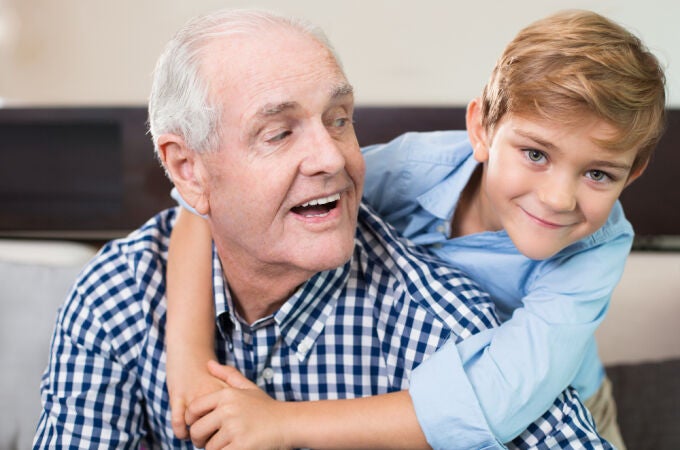 En España uno de cada cuatro abuelos cuidan de sus nietos