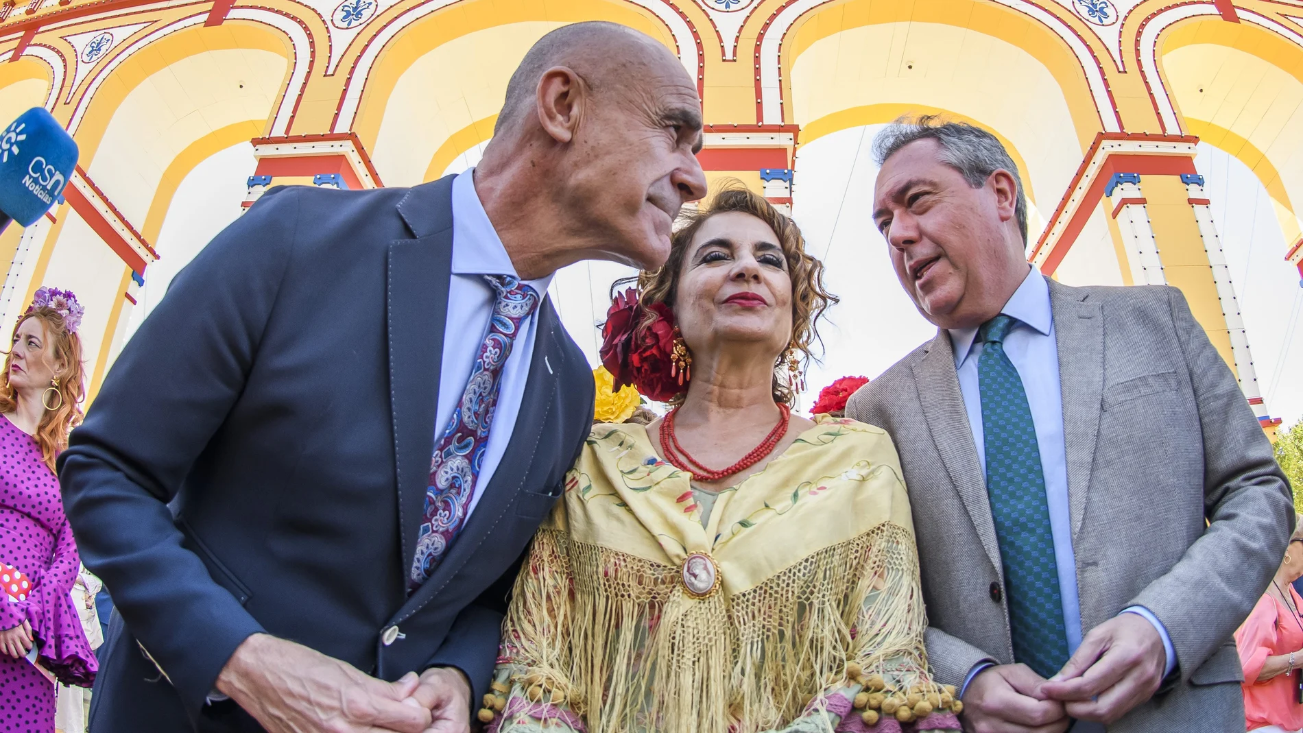 Antonio Muñoz, María Jesús Montero y Juan Espadas en la Feria de Abril de Sevilla del pasado año 2023