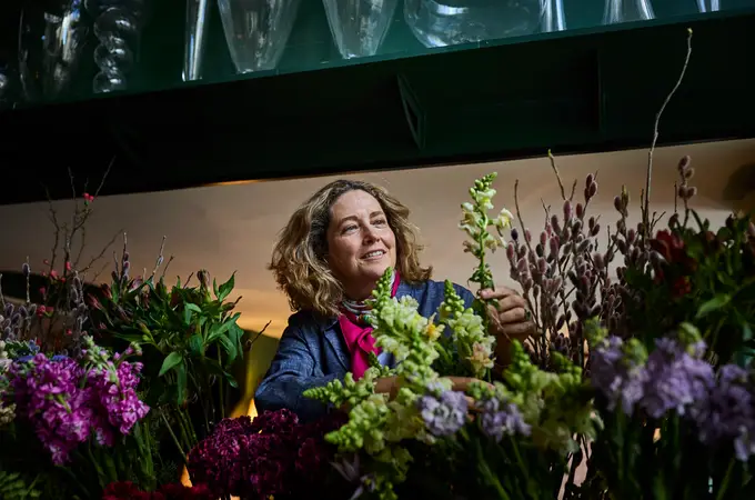 Sally Hambleton, de la Bolsa de Madrid a vivir de su pasión por las flores