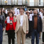  La candidata del BNG a la Presidencia de la Xunta, Ana Pontón, comparece con todos los candidatos que integran las listas en Santiago