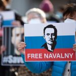El equipo de Navalni denuncia el "asesinato" del opositor ruso y exige la entrega del cuerpo a su familia