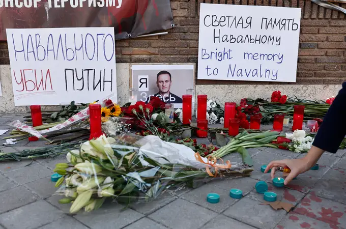 La madre de Navalni recibe el certificado de muerte de su hijo en la prisión ártica