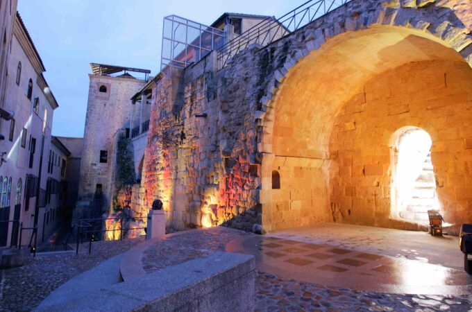 Cuenta la tradición que la cueva de Salamanca nació del propio puño de Hércules