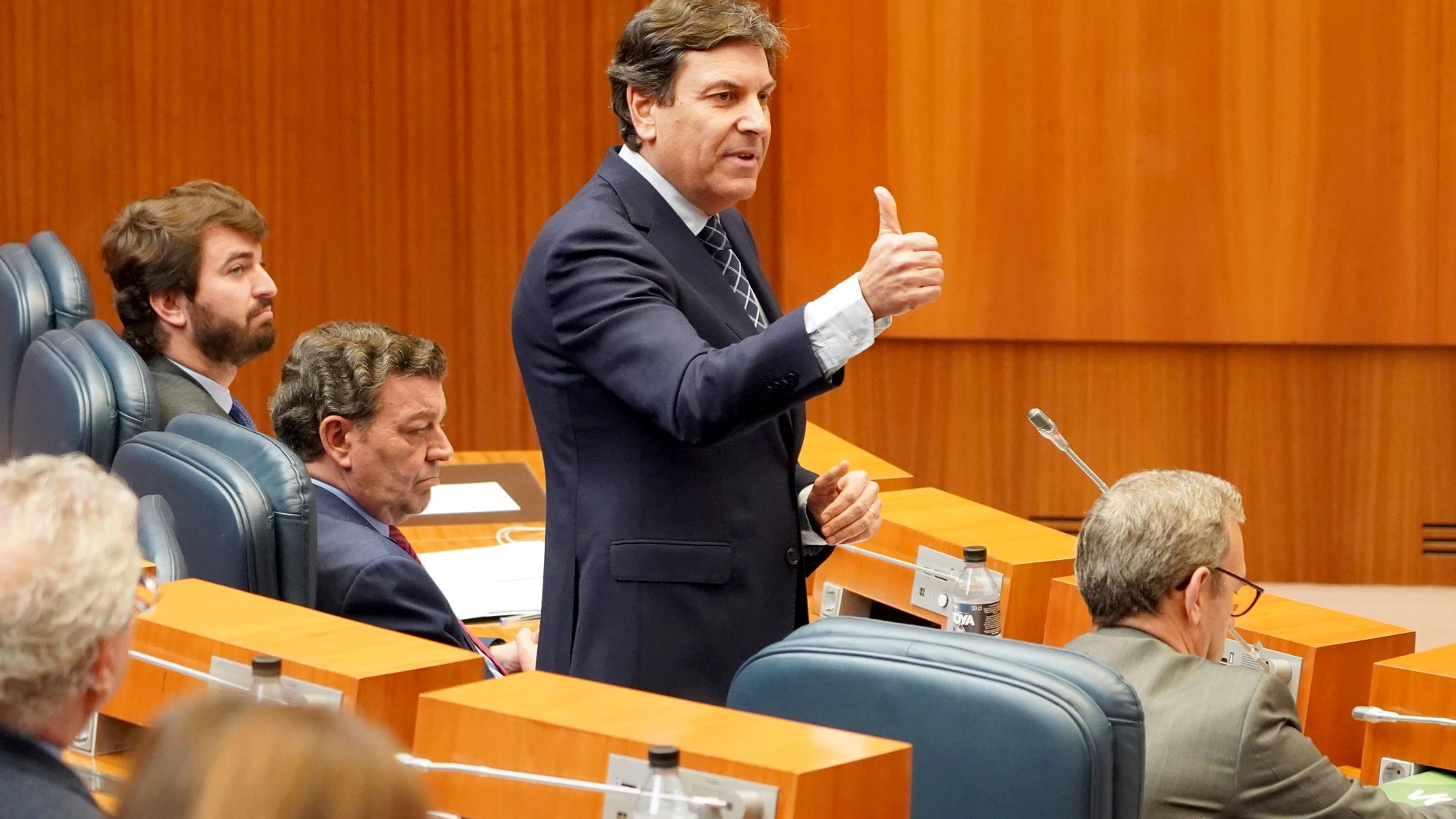 Carlos Fernández Carriedo durante el Pleno de las Cortes