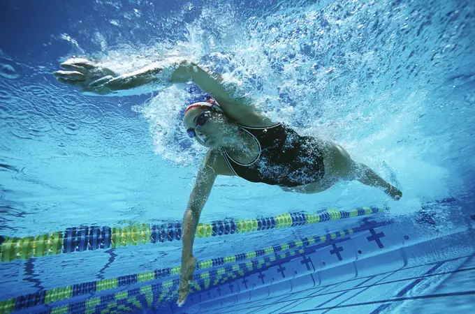 Cómo combinar natación y gimnasio: así puedes tener un cuerpo de escándalo para el verano