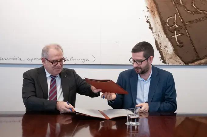 PSC y ERC firman un acuerdo presupuestario para Barcelona tras el ultimátum de Colau