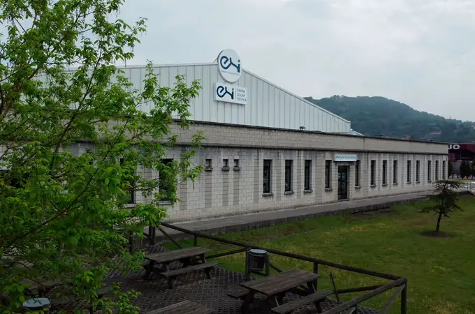 Iberdrola y Exiom inauguran en Asturias la primera gran fábrica de paneles solares de España