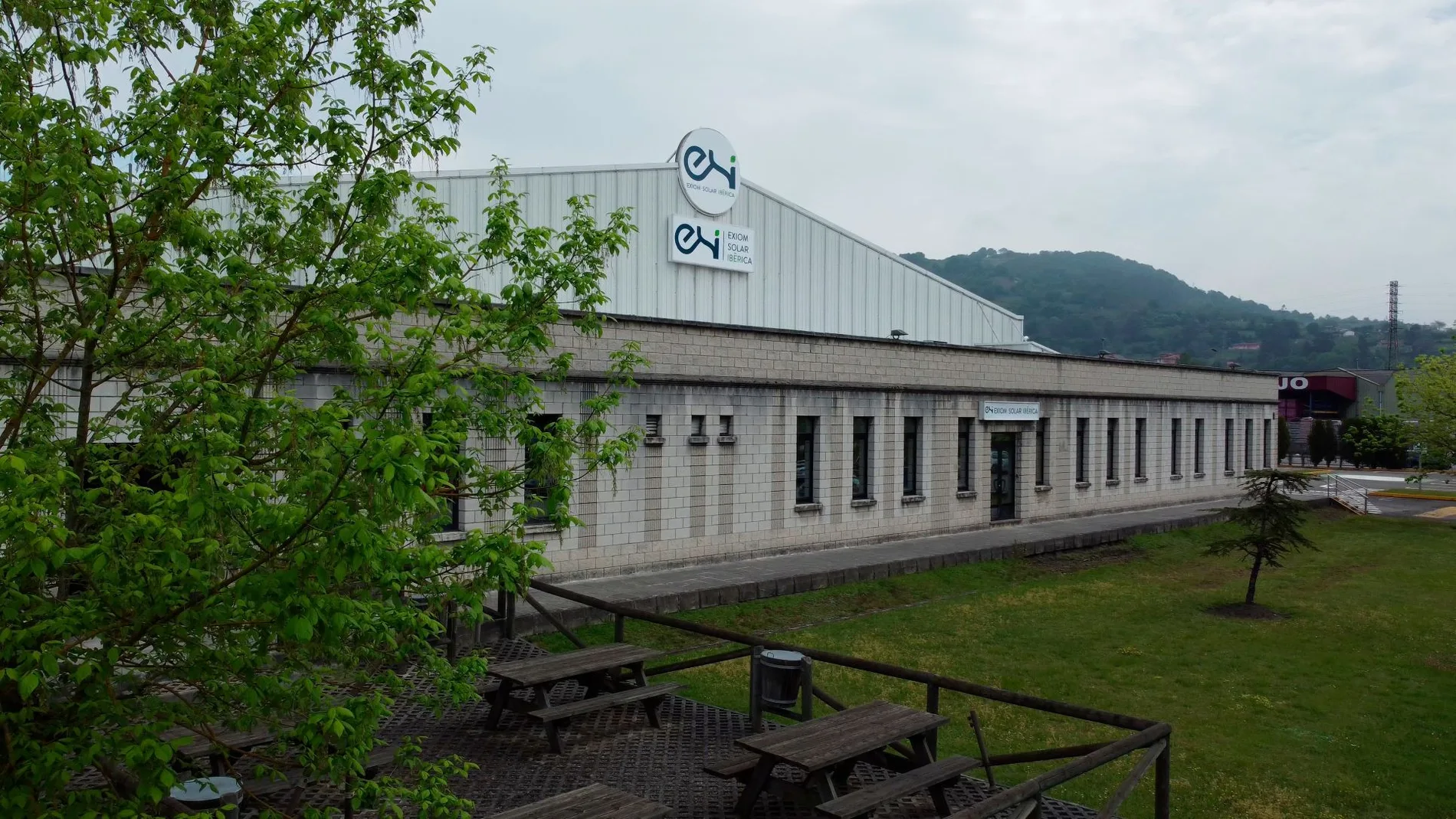 Iberdrola y Exiom inauguran en Asturias la primera gran fábrica de paneles solares de España