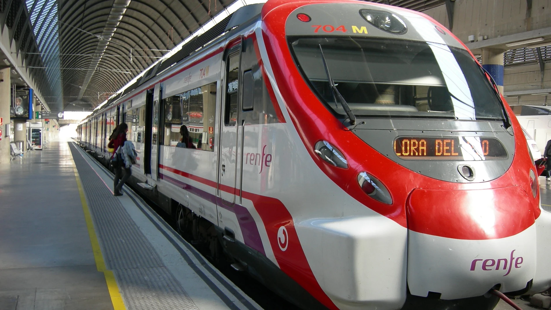 Un tren de Cercanías, de la línea C-1, estacionado en Santa Justa. RENFE 20/02/2024