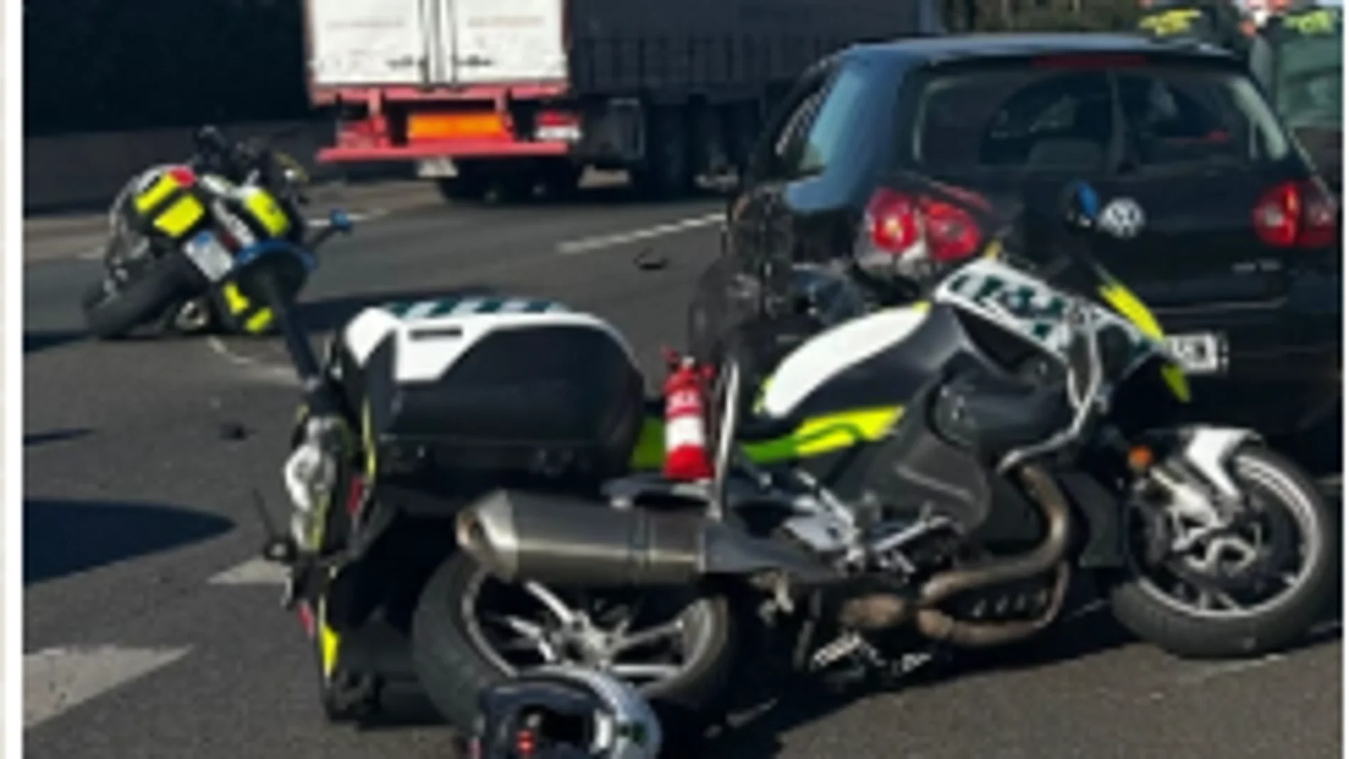 Estado en que quedó la moto de uno de los agentes