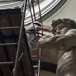 El David de Miguel Ángel, durante su limpieza