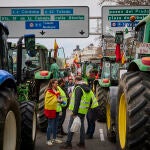 Manifestación de ganaderos y agricultores por las calles del centro de Madrid. Tractores llegando al ministeri
