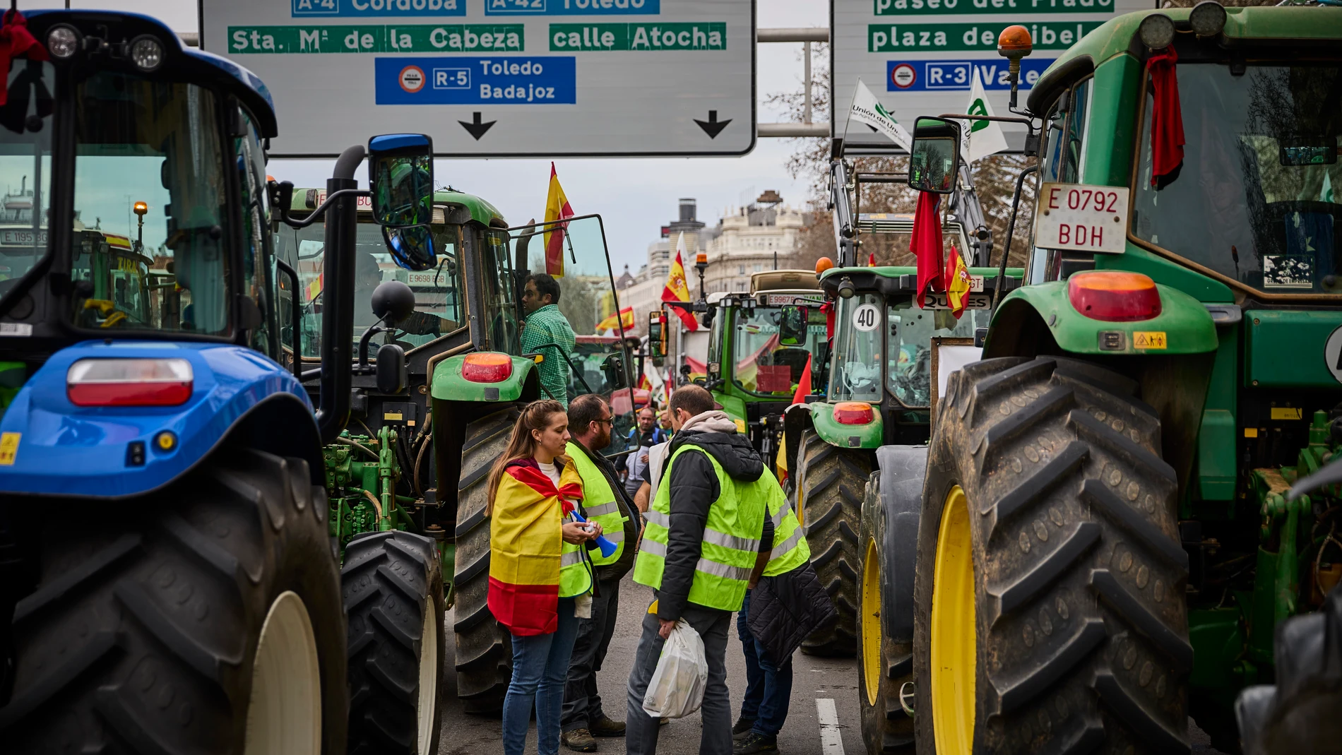 Manifestación de ganaderos y agricultores por las calles del centro de Madrid. Tractores llegando al ministerio de Agricultura. © Alberto R. Roldán / Diario La Razón. 21 02 2024 