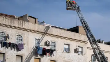 VÍDEO: Desalojado un tercer edificio en la zona de Badalona (Barcelona) donde se produjo el desplome