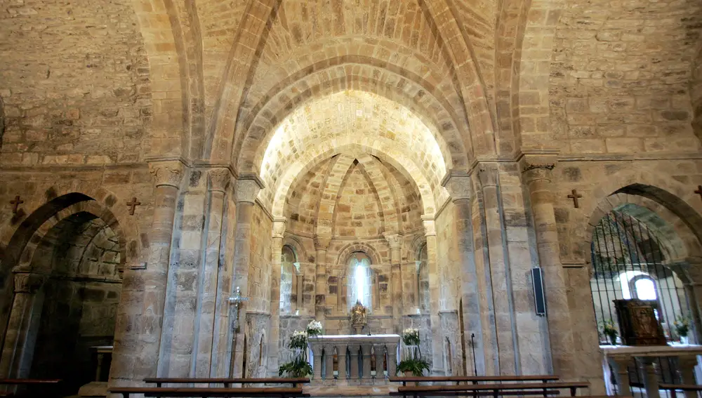 Interior de la Iglesia de San Salvador de Cantamuda