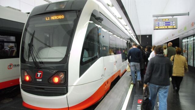 Imagen de una de las paradas de la Línea 1 de TRAM de Alicante en una foto de archivo.