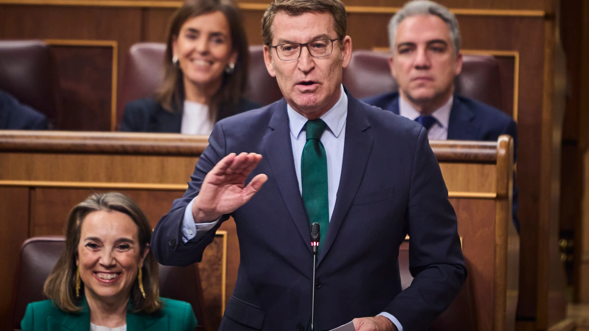 El líder del PP, Alberto Nuñez Feijoo, durante la sesión de control al gobierno en el pleno del Congreso de los Diputados. © Alberto R. Roldán / Diario La Razón. 21 02 2024