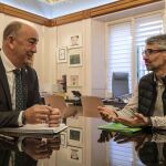 El presidente de la Diputación de Segovia, Miguel Ángel de Vicente, recibe al alcalde de Hontanares de Eresma