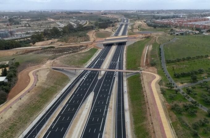 Un tramo de la ronda de circunvalación SE-40, un proyecto inacabado fundamental para el desarrollo de la provincia de Sevilla