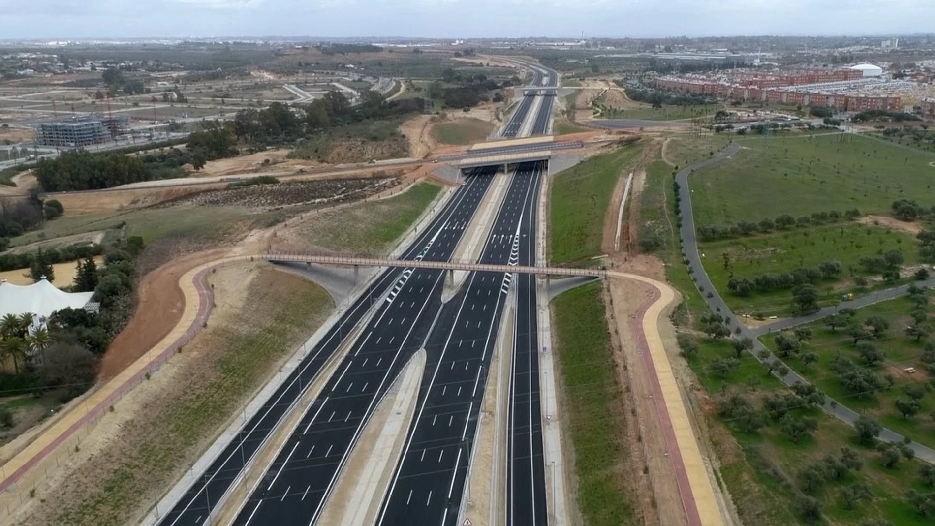 Un tramo de la ronda de circunvalación SE-40, un proyecto inacabado fundamental para el desarrollo de la provincia de Sevilla