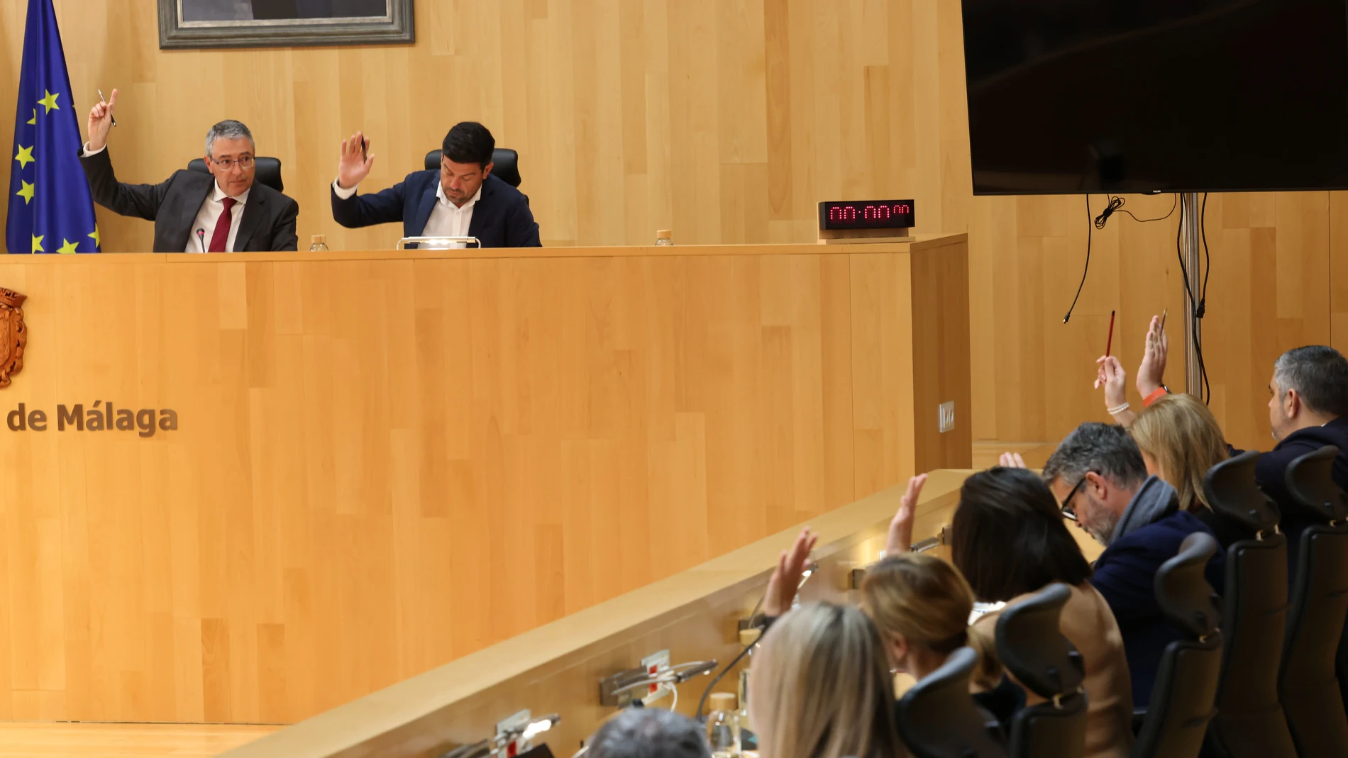 Pleno de la Diputación de Málaga, hoy durante la votación de la moción presentada por el Partido Popular para la suspensión del peaje de la AP-7