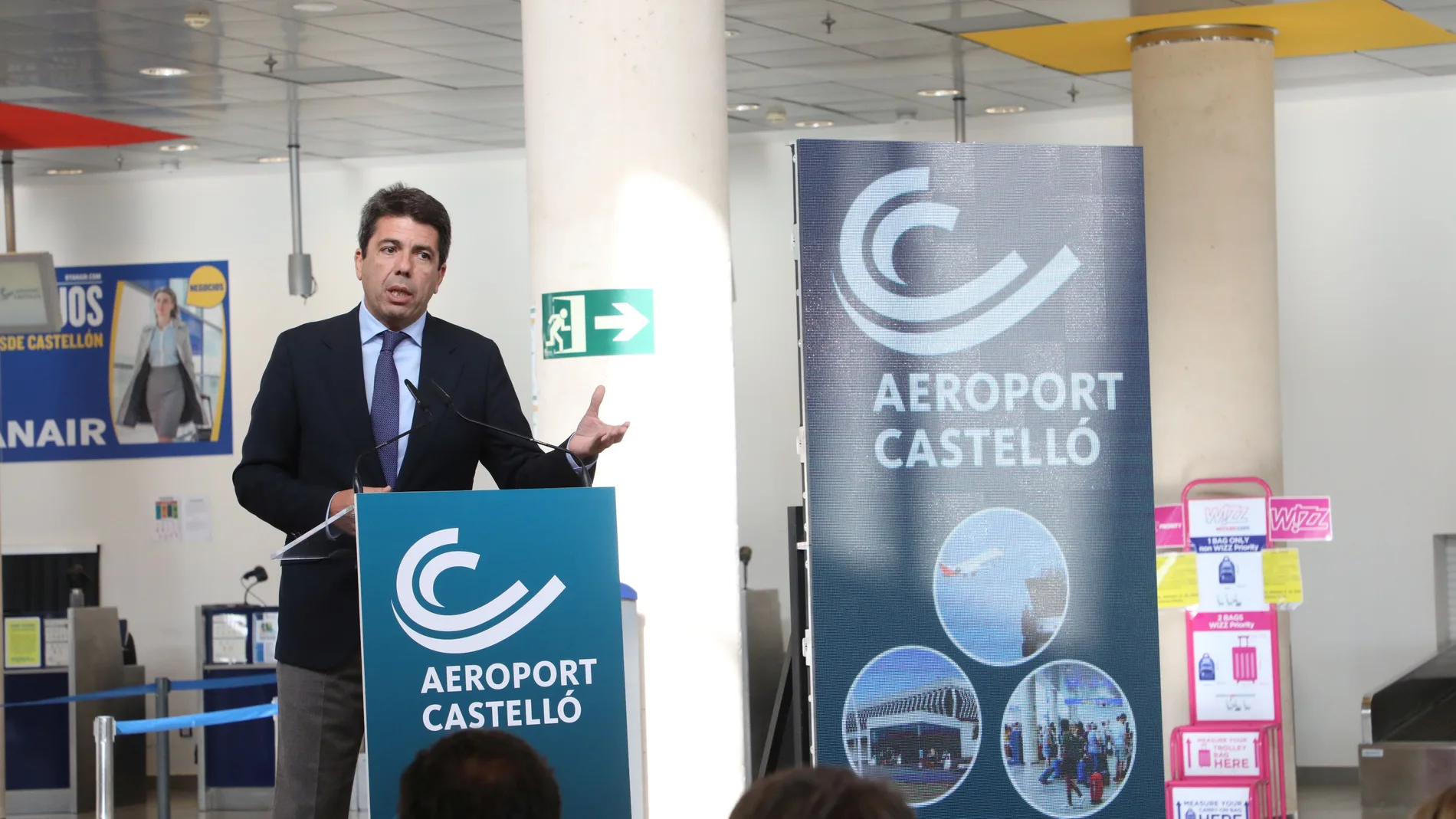 El presidente de la Generalitat valenciana, Carlos Mazón, ha visitado hoy el aeropuerto de Castellón