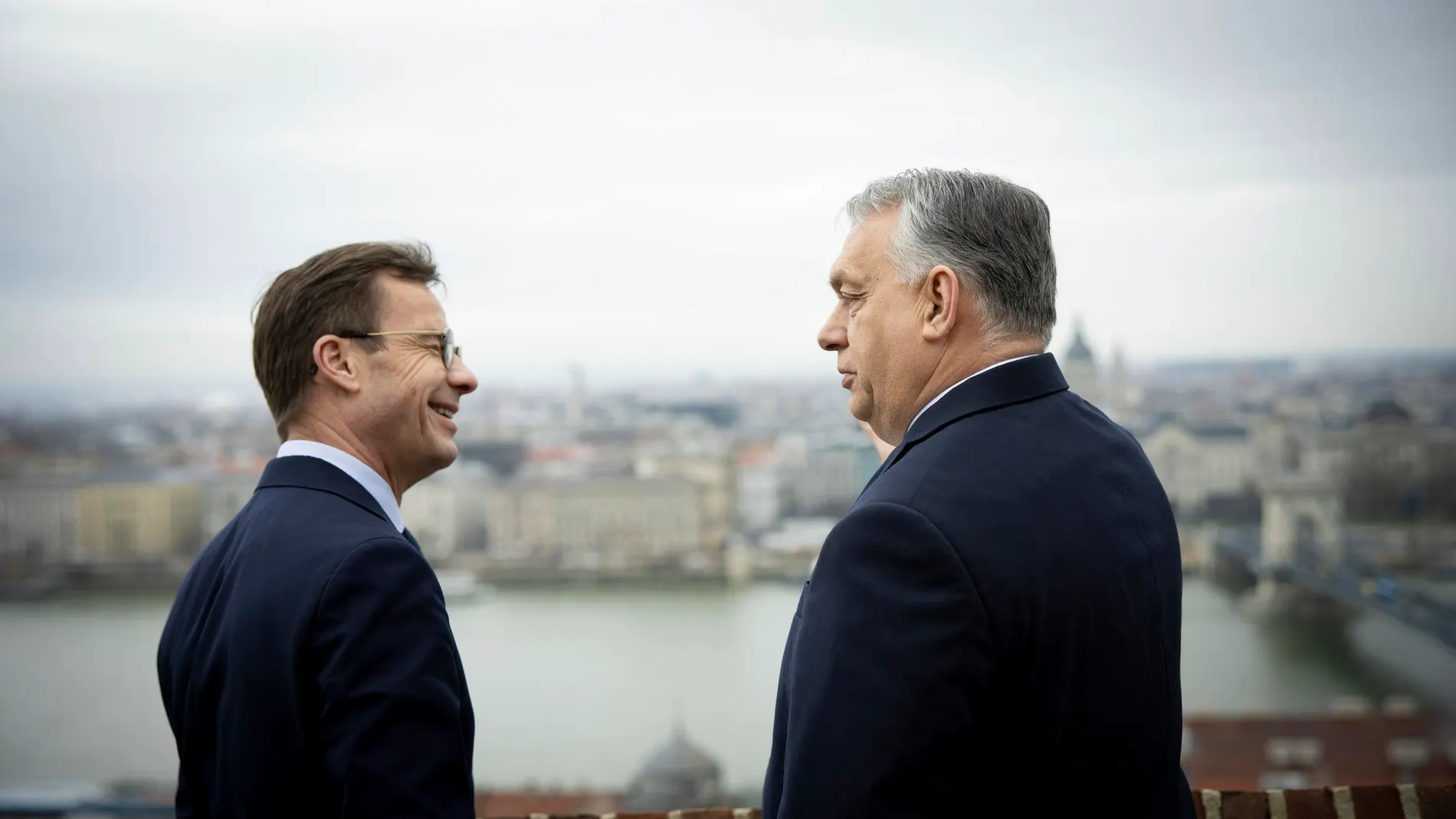 Budapest (Hungary), 23/02/2024.- A handout photo made available by the Hungarian PM'Äôs Press Office shows Hungarian Prime Minister Viktor Orban (R) receiving Swedish Prime Minister Ulf Kristersson at the government headquarters in Budapest, Hungary, 23 February 2024. (Hungría, Suecia) EFE/EPA/Zoltan Fischer / Hungarian PM'Äôs Press Office / HANDOUT HUNGARY OUT HANDOUT EDITORIAL USE ONLY/NO SALES HANDOUT EDITORIAL USE ONLY/NO SALES