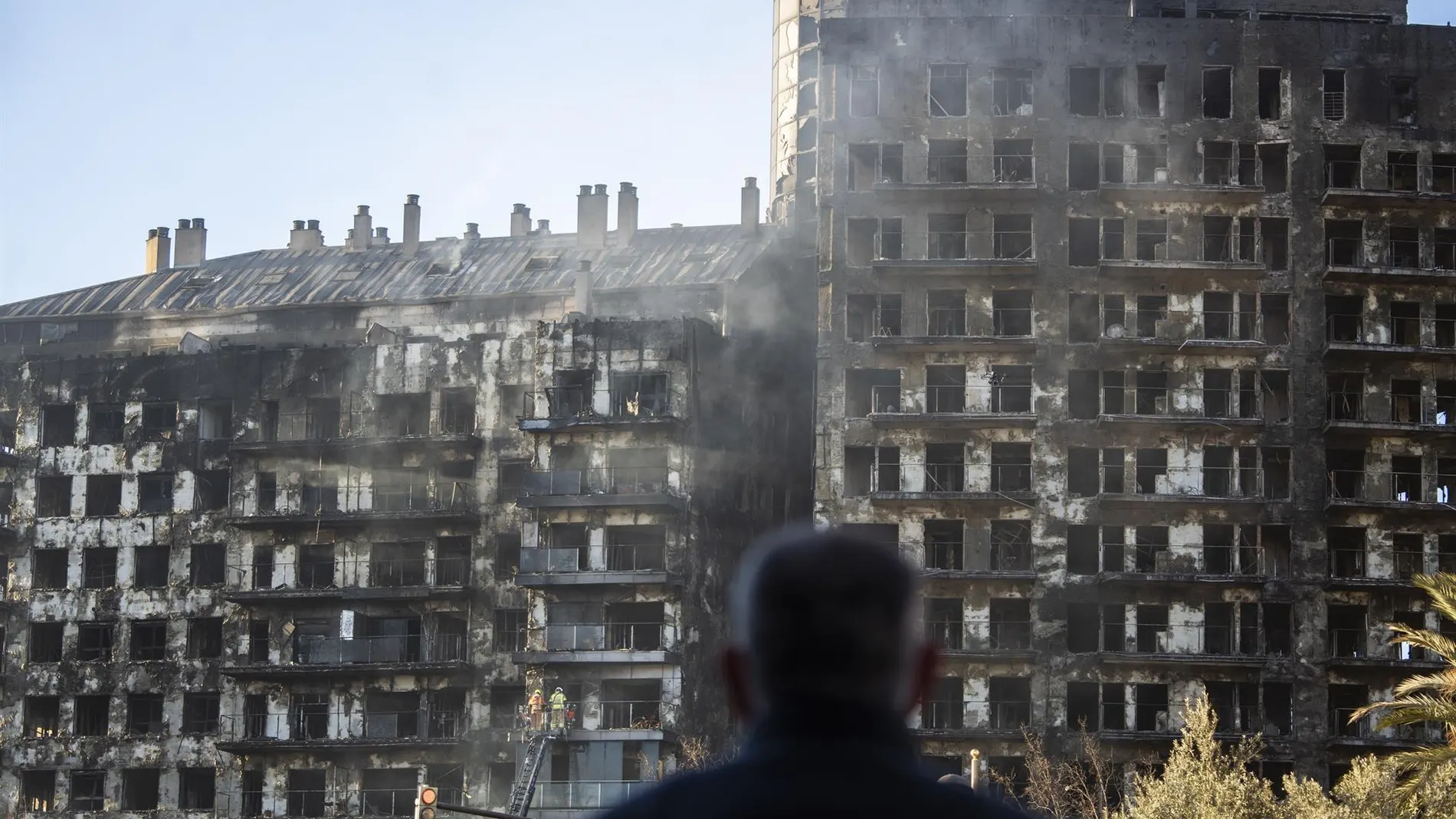 AMP.- Incendio.- Vecinos afectados muestran su "impotencia": "No pudimos hacer nada, fue cuestión de minutos"