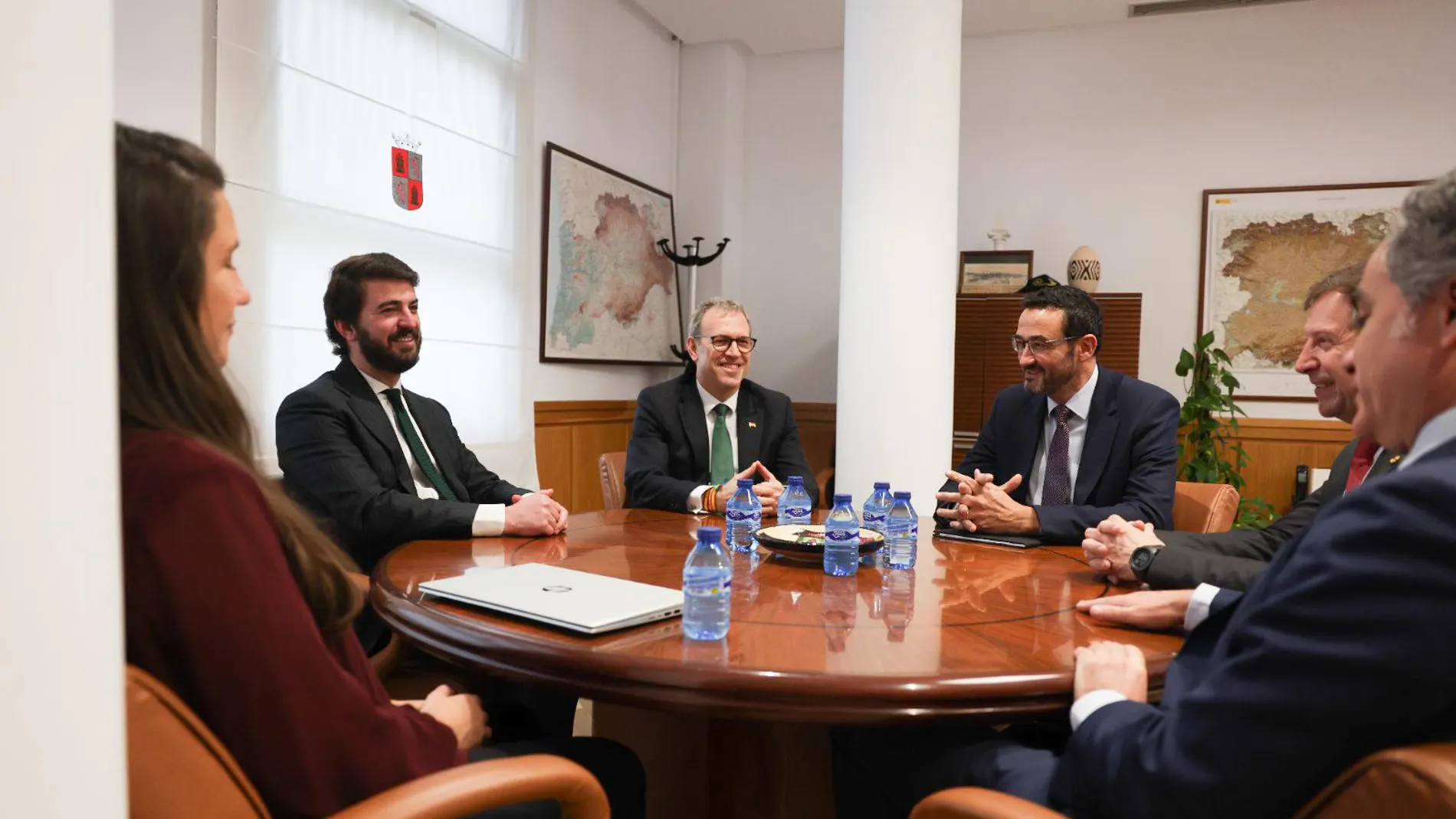 El vicepresidente Juan García-Gallardo y el consejero Mariano Veganzones se reúnen con Mapfre