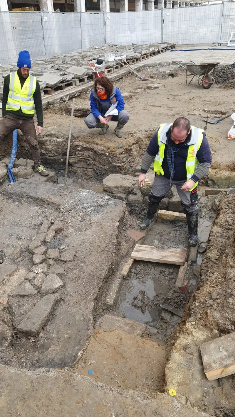 Descubren los restos de una iglesia medieval bajo la plaza de San Marcos en Venecia