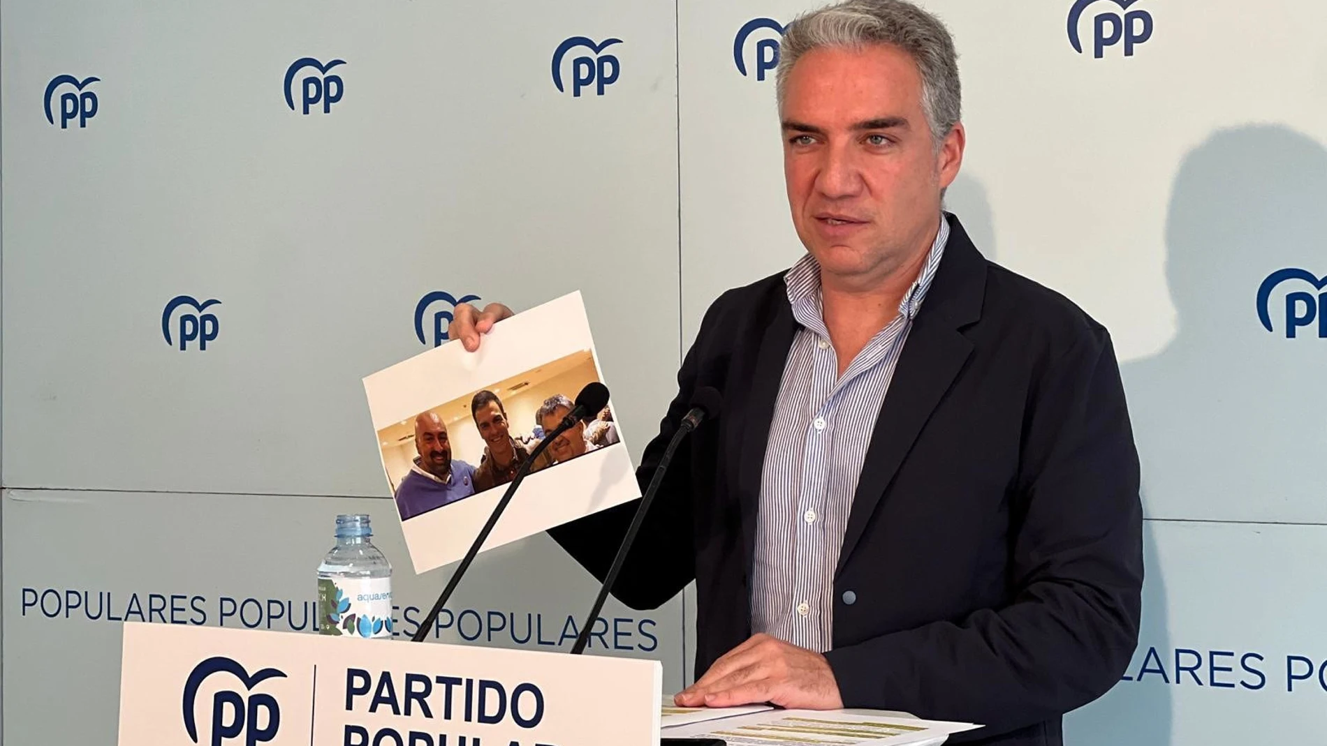 El vicesecretario de Coordinación Autonómica y Local y Análisis Electoral del PP, Elías Bendodo, en rueda de prensa en Marbella. PP MÁLAGA 24/02/2024