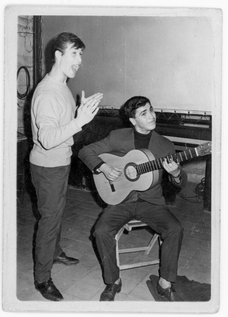 Pepe (cantando) y Paco (tocando) de Lucía