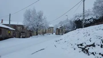 Nieve de hasta 8 centímetros en Renedo de Valdetuéjar (León) 
