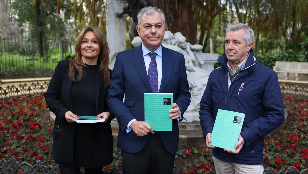 El alcalde José Luis Sanz ha presentado la Guía de árboles de la ciudad de Sevilla