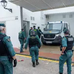 Agentes de la Guardia Civil en los juzgados de Barbate (Cádiz)