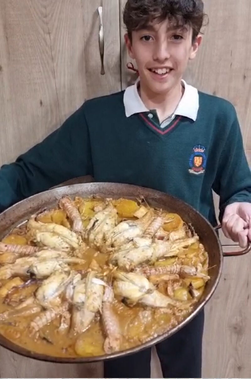 Tras la intervención, lo primero que pidió comer Jordi fue la paella de su yaya