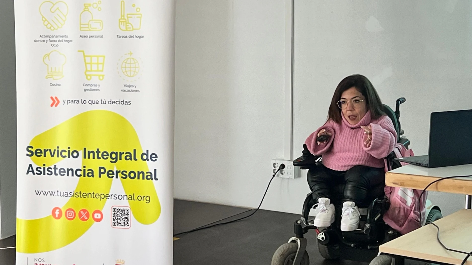 una de las facilitadoras de la formación, Myriam Arnáiz, directora técnica del Área de Autonomía Personal y Vida Independiente de IMPULSA IGUALDAD