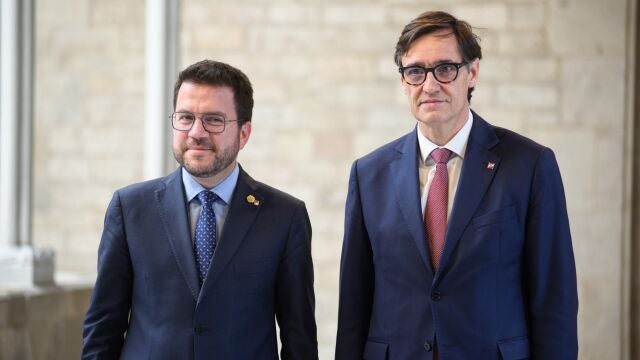 Aragonès e Illa (PSC) firman en la Generalitat el acuerdo para los Presupuestos de 2024