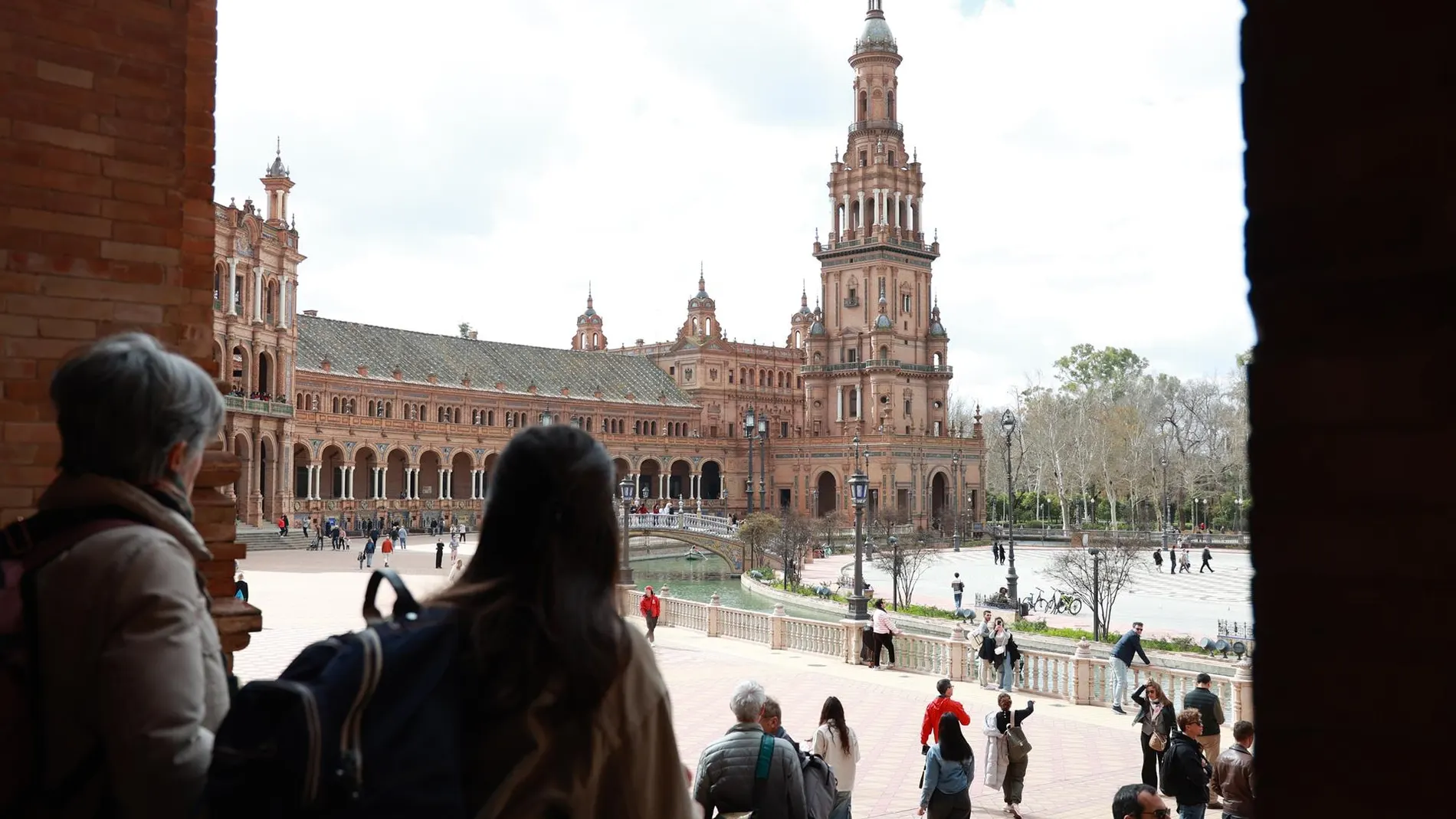 UGT rechaza cerrar plaza de España de Sevilla y cobrar a los turistas y acusa al alcalde de plantearlo "sin consenso"