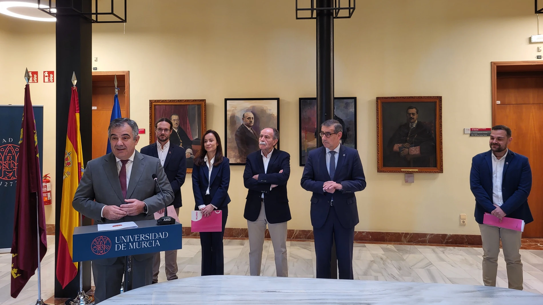 El consejero de Medio Ambiente, Universidades, Investigación y Mar Menor, Juan María Vázquez, intervino en la presentación de la primera microcredencial universitaria