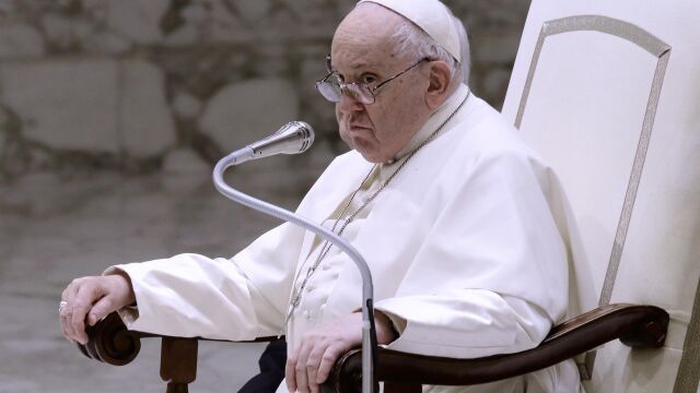 Vaticano.- El Papa es traladado al hospital Gemelli para someterse a controles médicos debido a la gripe que padece