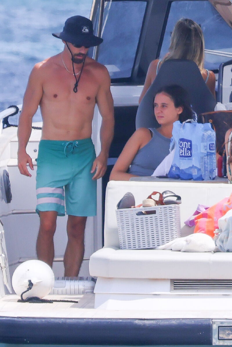 Victoria Federica y Adrián Lastra, en Formentera en julio de 2023