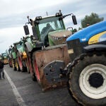Los agricultores catalanes mantienen cortes en diversas vías, entre ellas la AP-7