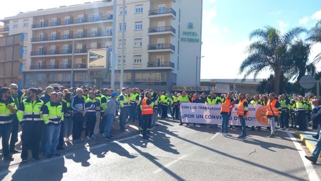 Trabajadores de Acerinox manifestándose 