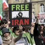 Irán.- Las autoridades iraníes impiden a la premio Nobel de la Paz Narges Mohamadi asistir al funeral de su padre